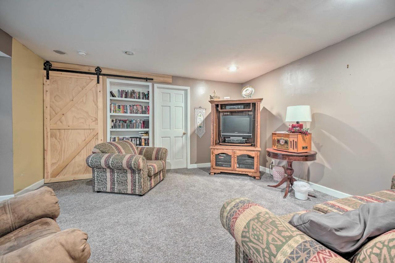 Lovely 3- Bedroom Apartment With Street Parking. Goshen Extérieur photo