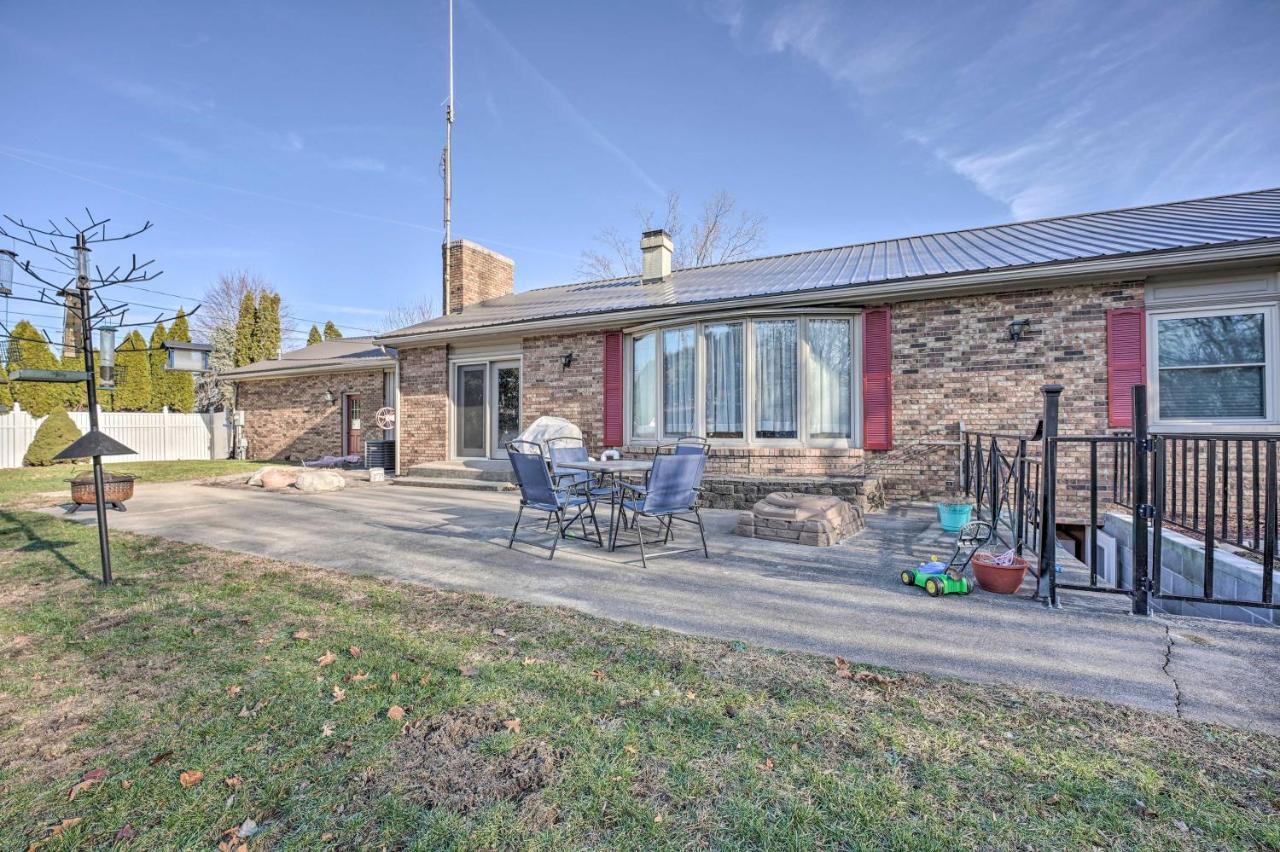 Lovely 3- Bedroom Apartment With Street Parking. Goshen Extérieur photo