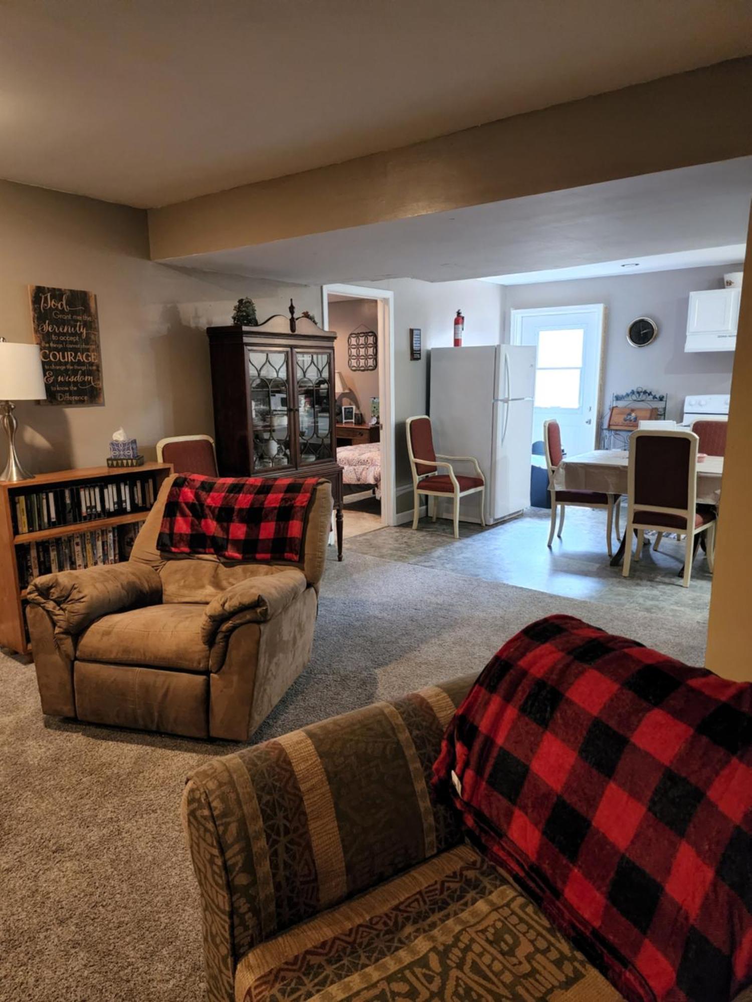 Lovely 3- Bedroom Apartment With Street Parking. Goshen Extérieur photo